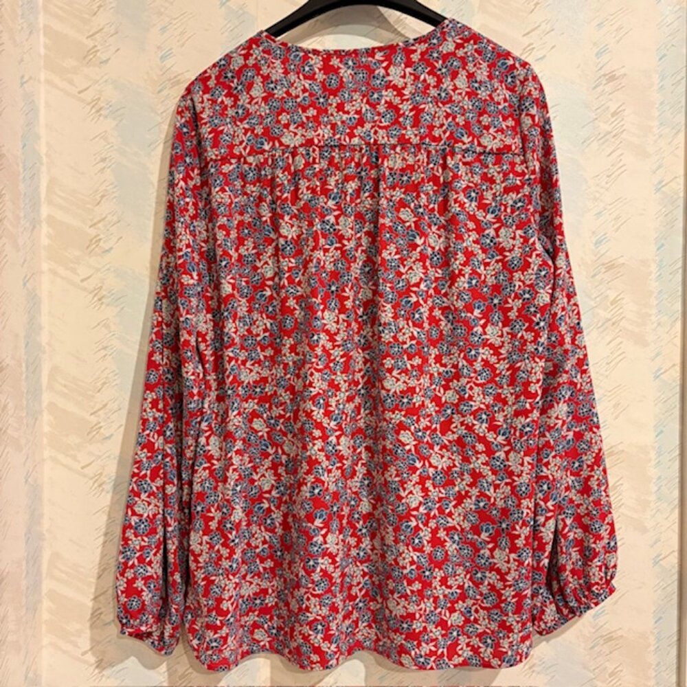 Adrienne Vittadini Womens Smocked Shoulder L Red Blouse Blue White Flowers NWOT - Picture 2 of 10